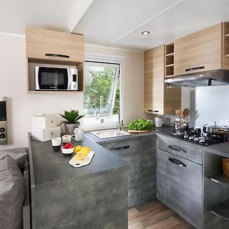 Mobile Home 3 Chambres 2 Salles De Bains Dans Camping 4 Etoiles Aux Charmettes Mh K168 لو ماثيز المظهر الخارجي الصورة