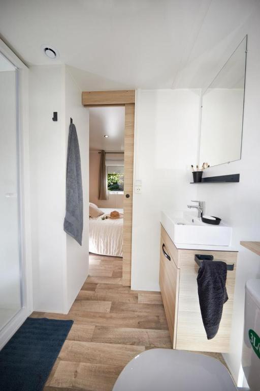 Mobile Home 3 Chambres 2 Salles De Bains Dans Camping 4 Etoiles Aux Charmettes Mh K168 لو ماثيز المظهر الخارجي الصورة