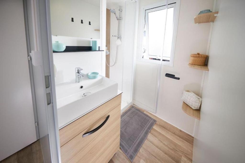 Mobile Home 3 Chambres 2 Salles De Bains Dans Camping 4 Etoiles Aux Charmettes Mh K168 لو ماثيز المظهر الخارجي الصورة