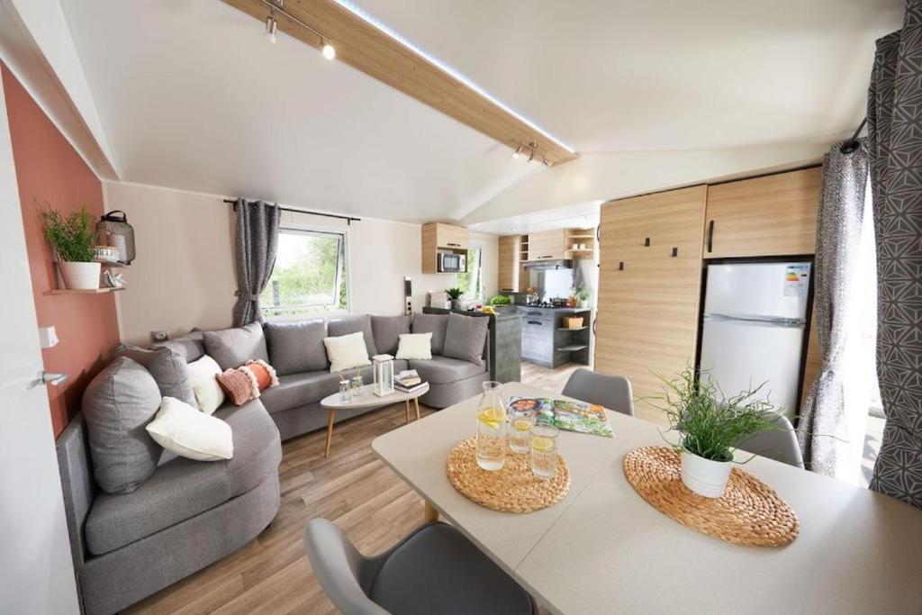 Mobile Home 3 Chambres 2 Salles De Bains Dans Camping 4 Etoiles Aux Charmettes Mh K168 لو ماثيز المظهر الخارجي الصورة