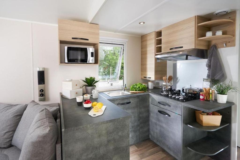 Mobile Home 3 Chambres 2 Salles De Bains Dans Camping 4 Etoiles Aux Charmettes Mh K168 لو ماثيز المظهر الخارجي الصورة